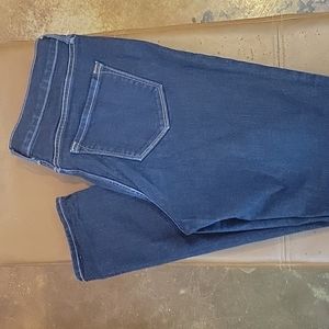 Curvy skinny jeans